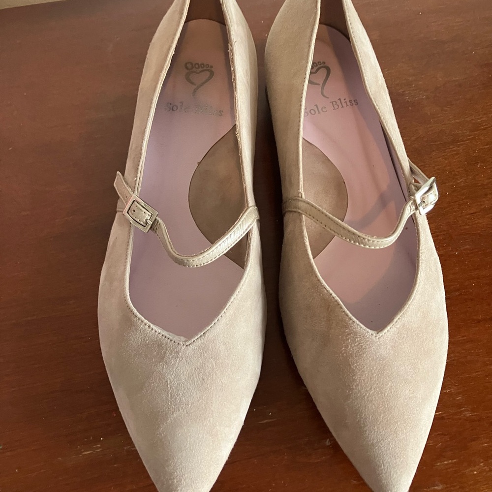 Sole Bliss Women's Cream Suede Flats